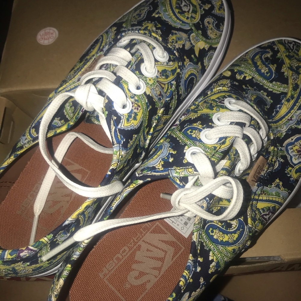 Vans - Picture 3 of 5